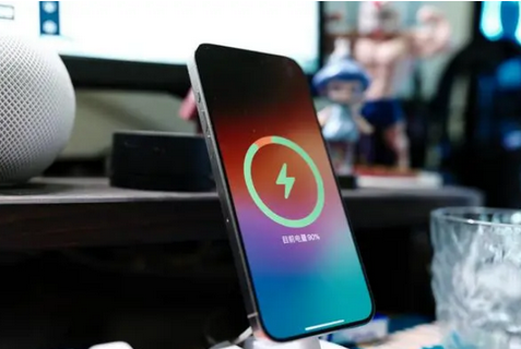 阳曲苹果15换屏服务分享用什么充电器给iPhone15充电更好 